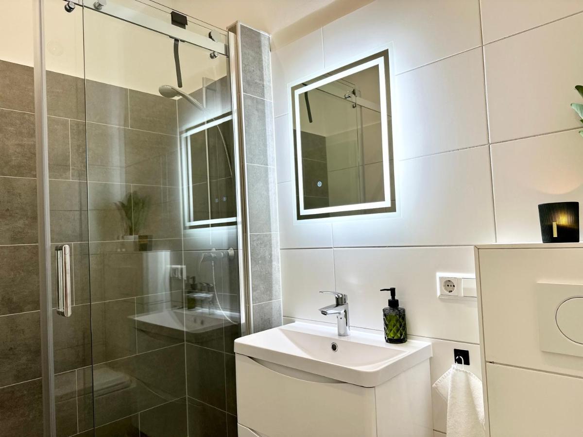 Mystay: Zentral I Design I Prime I Gaeste Wc Heidelberg Buitenkant foto